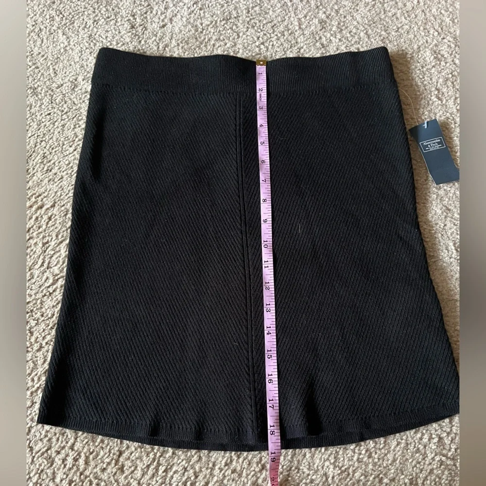 NWT Abercrombie & Fitch Ribbed Knit Skirt Black size Medium